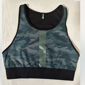 Ultracor camo sports bra 6 metallic stripes EUC